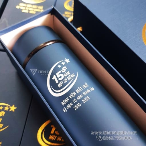 Qua-tang-ky-niem-45-nam-thanh-lap-benh-viet-mat-hue-binh-giu-nhiet-inox-in-logo-gia-si-3