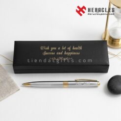 Bút ký Heracles cao cấp khắc tên Trúc Linh đi kèm hộp đựng sang trọng in lời chúc sức khỏe và thành công, món quà tặng doanh nghiệp tinh tế và đẳng cấp nhất.