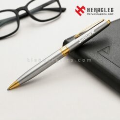 Bút ký kim loại cao cấp Heracles vỏ bạc phối vàng sang trọng in logo Jetstar làm quà tặng doanh nghiệp độc đáo và tinh tế cho đối tác khách hàng VIP.