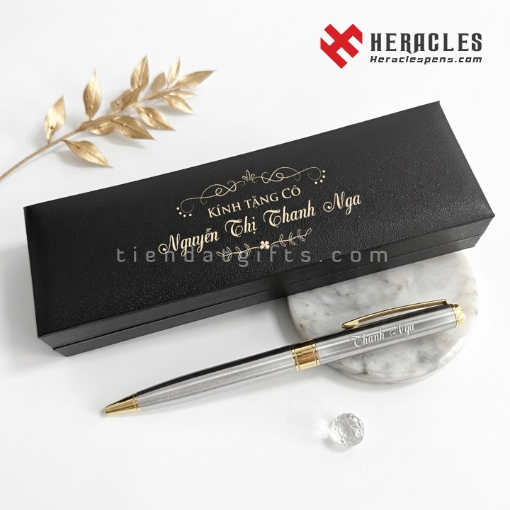 Bút ký Heracles cao cấp khắc tên Nguyễn Thị Thanh Nga làm quà tặng cô giáo ý nghĩa với hộp đựng sang trọng vỏ đen chữ mạ vàng tinh xảo và đẳng cấp nhất