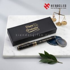 Quà tặng tốt nghiệp ngành y khắc tên bác sĩ Nguyễn Văn Đức lên bút ký Heracles 007V sang trọng kèm biểu tượng nhịp tim và hộp đựng cao cấp in chữ vàng.