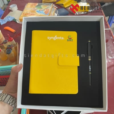 Sổ tay quà tặng in logo + bút ký cao cấp khắc tên công ty - Quà tặng đối tác cho doanh nghiệp tại TPHCM