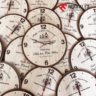 Mẫu đồng hồ gỗ kỷ niệm thành lập công ty Eastern Lumber tròn 16 năm, món quà tặng đối tác ý nghĩa, thiết kế vô cùng tinh xảo.