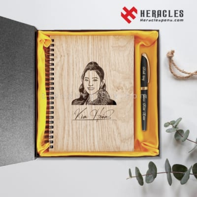 Giftset quà tri ân thầy cô giáo gồm sổ gỗ bìa khắc và bút ký kim loại: Mua Quà Sinh Nhật Tặng Sếp Ở Đâu?