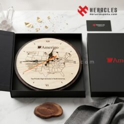 Mẫu đồng hồ gỗ treo tường khắc bản đồ và logo Amerigo quà tặng doanh nghiệp độc đáo tinh tế từng chi tiết nhỏ nhất dùng trang trí văn phòng làm việc.