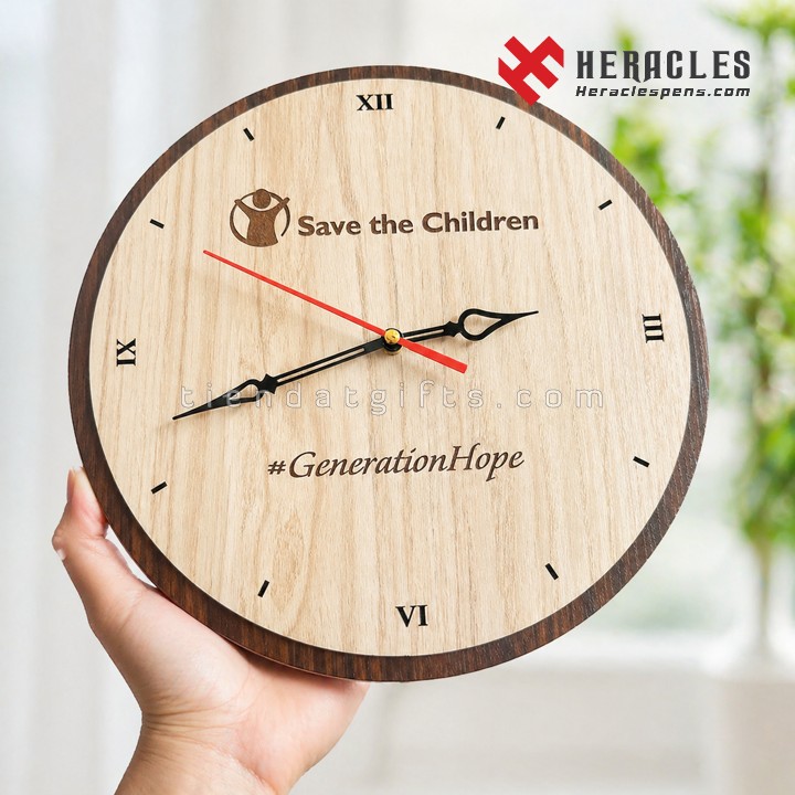 Đồng hồ gỗ treo tường Heracles 002 in khắc logo thương hiệu làm quà tặng đại hội doanh nghiệp, quà tặng cuối năm cho nhân viên và đối tác chiến lược.