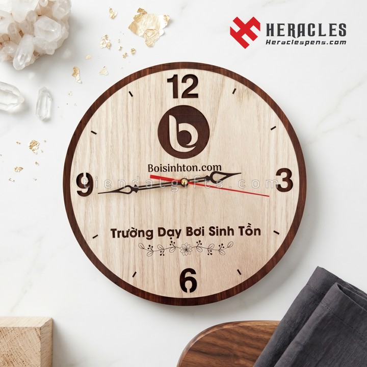 Đồng hồ gỗ treo tường in logo Trường Dạy Bơi Sinh Tồn thiết kế tinh xảo làm quà tặng doanh nghiệp cao cấp gỗ tự nhiên bền đẹp sang trọng tại Boisinh-ton
