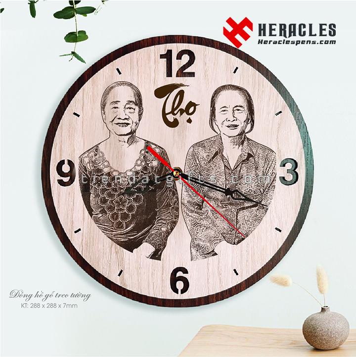 dong-ho-go-khac-chan-dung-me-qua-tang-mung-tho-heracles