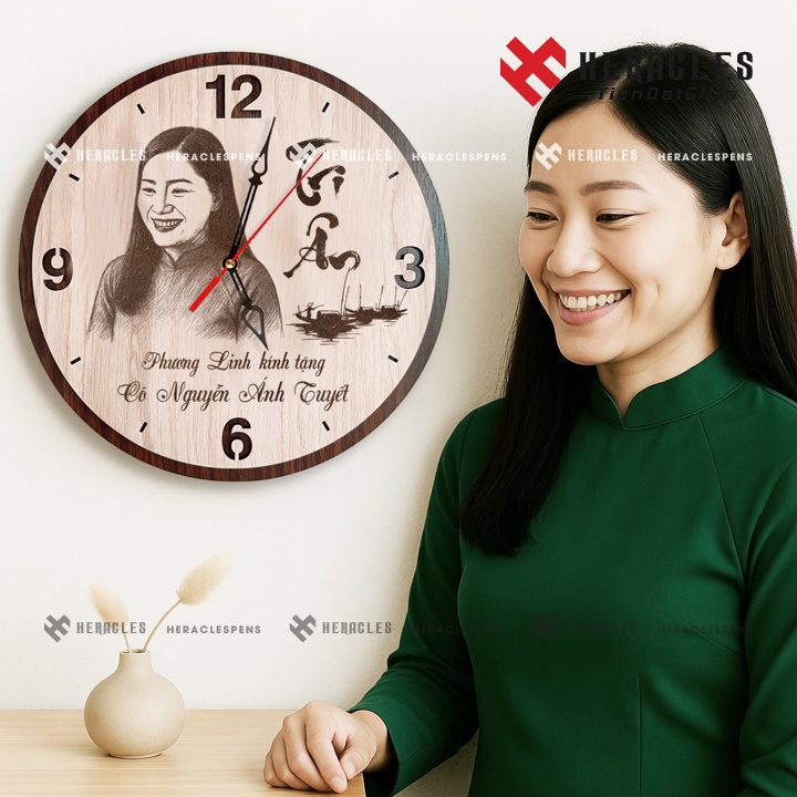 Dong ho go khac ten chu hinh anh theo yeu cau lam qua tang tri an thay co giao