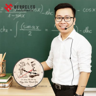 Đồng Hồ Gỗ Khắc Tên – Quà Tặng Tri Ân Thầy Cô Đầy Cảm Xúc 26 Đồng hồ gỗ khắc chữ tri ân thầy giáo môn Toán – Quà tặng 20/11 trang trọng và ý nghĩa