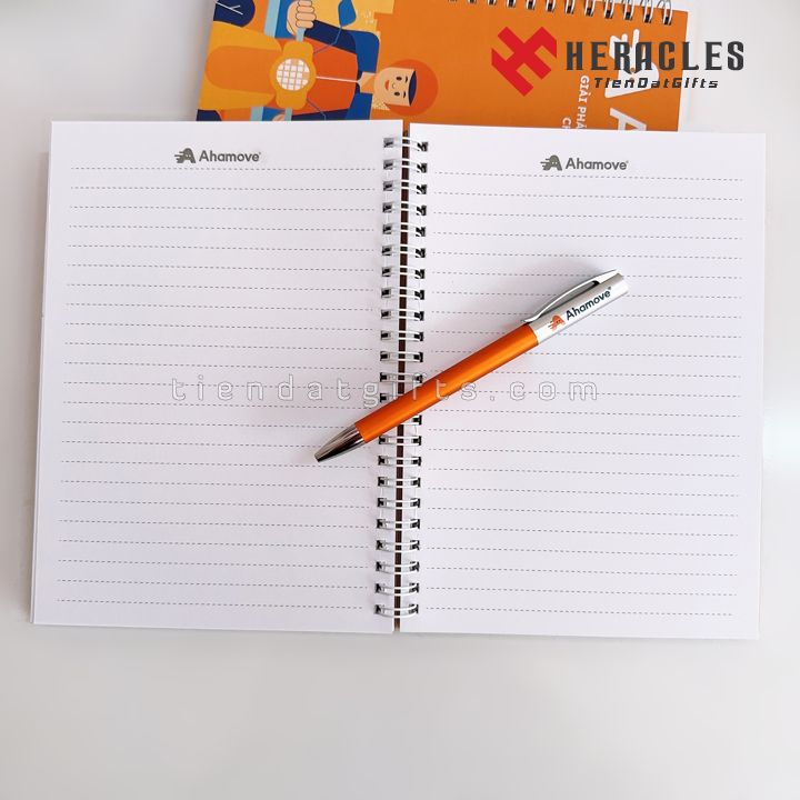 Sổ Tay Quà Tặng – In Logo, Báo Giá Sổ Tay Doanh Nghiệp & Đại Hội (Giá Xưởng) 13 Bộ quà tặng sổ tay in logo giá rẻ cho doanh nghiệp Ahamove