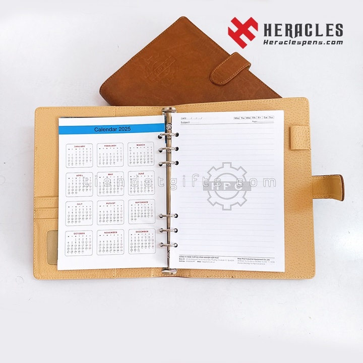 Đặt In Sổ Tay Theo Yêu Cầu – Sổ Da Bìa Còng Cao Cấp Dập Logo Công Ty Hiệp Phát HPC 15 Sổ tay bìa da cao cấp – Đặt in sổ tay theo yêu cầu cho doanh nghiệp HPC