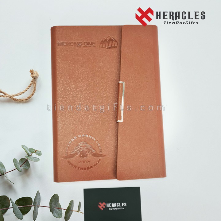 In Sổ Tay Doanh Nghiệp – Sổ Da Bìa Còng Cao Cấp Dập Chìm Logo MEKONG ONE 11 Xưởng sản xuất sổ tay doanh nghiệp – In sổ bìa da còng MEKONG ONE theo yêu cầu