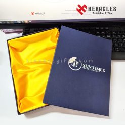 Hộp quà tặng cao cấp lót lụa vàng in logo Sun Times Secure Energy sản xuất tại Tiến Đạt Gifts