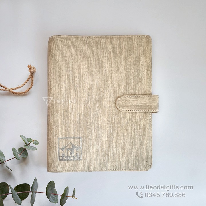 In Sổ Tay Doanh Nghiệp – Sổ Da Bìa Còng Cao Cấp Dập Chìm Logo MEKONG ONE 14 Sổ bìa da A5 cao cấp in logo công ty Mt.H Paints – Sổ tay bìa còng sang trọng làm quà tặng doanh nghiệp