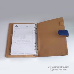 Sổ Da In Logo – Sổ Tay Bìa Còng Cao Cấp Quà Tặng Doanh Nghiệp PK Team 1 đặt in sổ tay bìa còng in logo quà tặng khách hàng