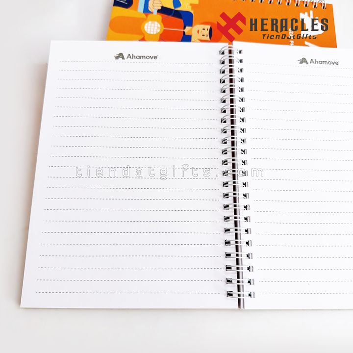 Sổ Tay In Logo Giá Rẻ – Sổ Tay Lò Xo A5 & Bút Bi Quà Tặng Doanh Nghiệp Ahamove Sổ tay in logo giá rẻ làm quà tặng doanh nghiệp Ahamove