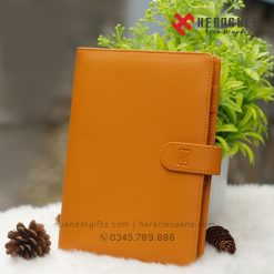 Sổ Tay In Logo 17 Bộ quà tặng sổ tay in logo kèm túi sách và hộp giấy sang trọng, thích hợp làm quà Tết