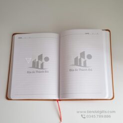Sổ Tay Quà Tặng Doanh Nghiệp Bìa Simili Cao Cấp - In Logo Theo Yêu Cầu 3 Xưởng sản xuất sổ tay bìa Simili quy mô lớn, đáp ứng nhu cầu in sổ tay theo yêu cầu số lượng lớn cho các tập đoàn.