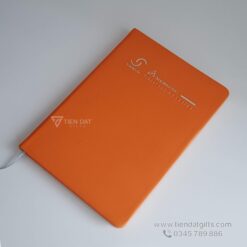 Sổ tay bìa da Simili màu cam cao cấp, in logo Solidworks theo yêu cầu, quà tặng sự kiện doanh nghiệp.