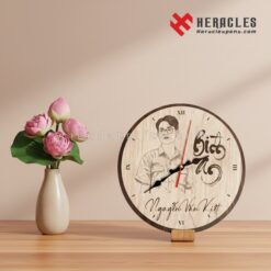 Đồng hồ gỗ để bàn khắc laser lời chúc 