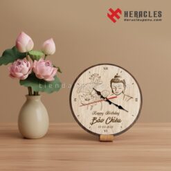 Đồng hồ gỗ khắc Phật – Quà tặng phong thủy mang lại Bình An và May Mắn 5 Đồng hồ gỗ: Đầu Phật, khắc lời nguyện cầu bình an.