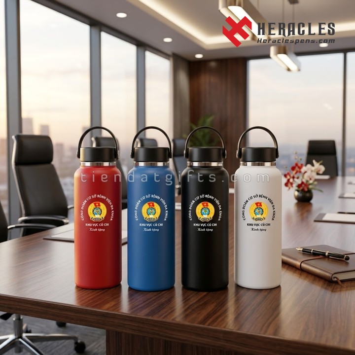 In logo lên bình giữ nhiệt theo yêu cầu với các thương hiệu lớn như SCB Biti's Kinh Đô mang lại vẻ ngoài đẳng cấp chuyên nghiệp cho bộ quà tặng công ty.