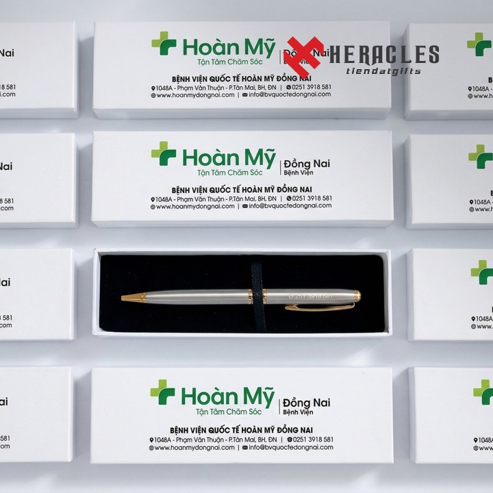 Sản phẩm quà tặng bút khắc tên khắc logo theo yêu cầu cao cấp, có bản thiết kế demo trước khi làm, lựa chọn quà tặng doanh nghiệp số lượng lớn uy tín nhất.