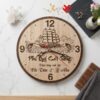 Đồng hồ gỗ Thuận Buồm Xuôi Gió cao cấp khắc hình thuyền buồm tinh xảo là vật phẩm phong thủy mang lại may mắn, tài lộc và sự hanh thông cho mọi gia chủ.