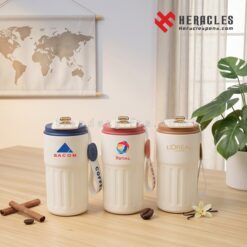 Cận cảnh ly giữ nhiệt in logo doanh nghiệp LGN 009 dung tích 380ml với chiều cao 14cm và rộng 6.7cm nhỏ gọn tiện lợi mang theo đi du lịch hoặc dã ngoại.