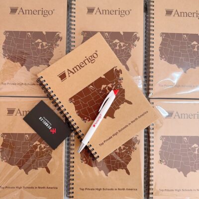 Công nghệ in logo sắc nét trên sổ giấy Kraft và bút bi quà tặng giúp nhận diện thương hiệu hiệu quả cho mọi doanh nghiệp yêu thích các sản phẩm xanh sạch.