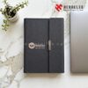 Sổ tay bìa còng gập 3 màu đen cao cấp ép kim logo WisEDu làm quà tặng doanh nghiệp sang trọng với chất liệu da Simili bền bỉ và đường may tinh xảo nhất.
