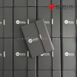 Bộ sưu tập màu sắc sổ tay bìa còng gập 3 WisEDu gồm đen cam đỏ xanh dương tím xanh lá cùng quy cách đóng gói hộp xi lót lụa in logo quà tặng tinh tế.