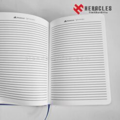 Phụ kiện sổ tay bồi bìa cứng gồm dây bookmark ruy băng bo góc tròn thẩm mỹ và túi đựng quà tặng đi kèm tạo nên bộ set quà tặng hoàn hảo cho đối tác.