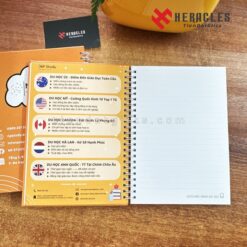 Tối ưu hóa thương hiệu bằng cách sử dụng sổ bìa cứng in logo trong các bộ Giftset quà tặng văn phòng cao cấp dành cho nhân sự và các đối tác chiến lược quan trọng.