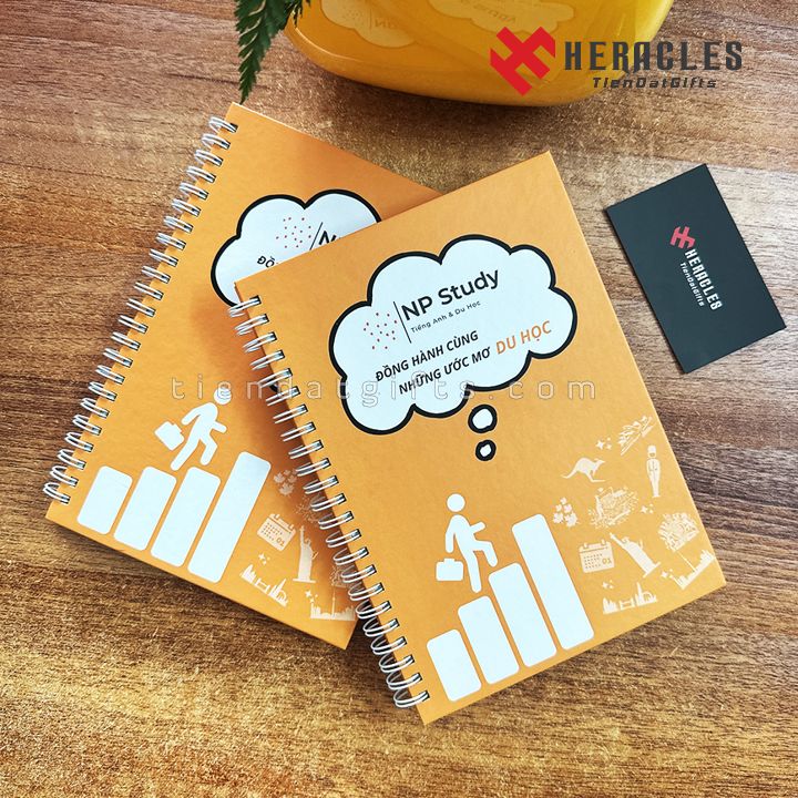 Tổng hợp những mẫu sổ bìa cứng in logo bán chạy nhất năm nay với thiết kế tối giản nhưng hiện đại mang lại hiệu quả truyền thông vượt trội cho các doanh nghiệp lớn.