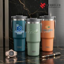 Mẫu ly giữ nhiệt in logo quà tặng LGN 007 màu trắng tinh khôi, thiết kế tay cầm thoải mái, mang lại trải nghiệm sử dụng nước uống tuyệt vời mỗi ngày.