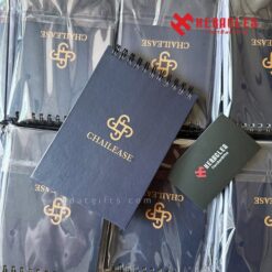 Giải pháp quà tặng doanh nghiệp Chailease bằng mẫu sổ tay A6 in logo độc quyền sản xuất tại xưởng sổ lò xo theo yêu cầu với mức giá sỉ cạnh tranh nhất.