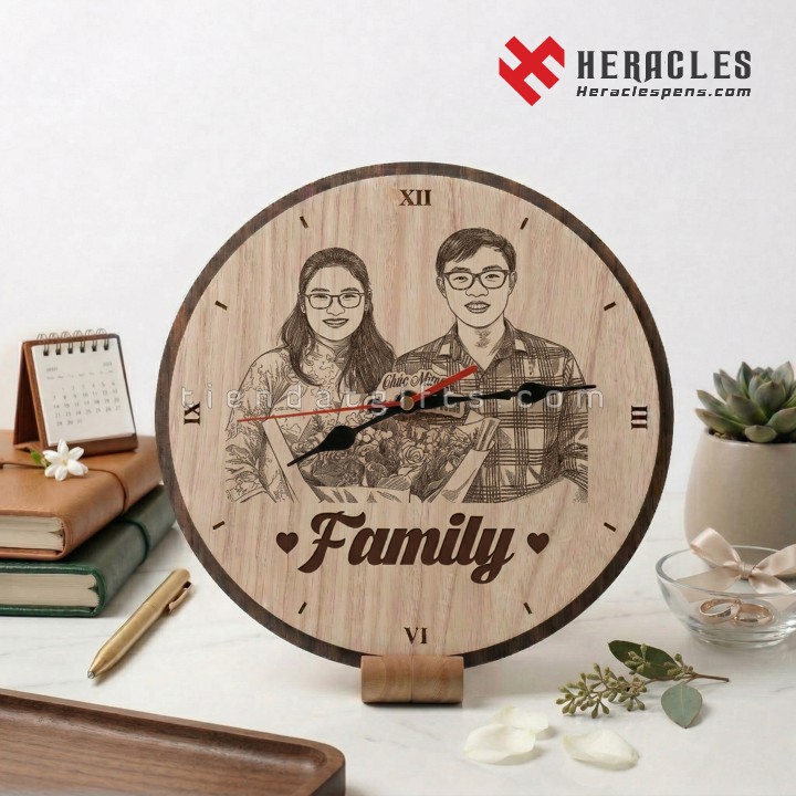 Mẫu đồng hồ gỗ quà tặng cưới khắc hình đôi chim uyên ương biểu tượng cho sự gắn kết bền chặt và hạnh phúc trăm năm không bao giờ chia lìa của đôi lứa.