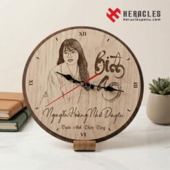 Gợi ý quà tặng giáo viên ý nghĩa với đồng hồ gỗ khắc thông điệp tri ân sâu sắc giúp tôn vinh nghề giáo cao quý và lưu giữ những giá trị đạo đức tốt đẹp nhất.