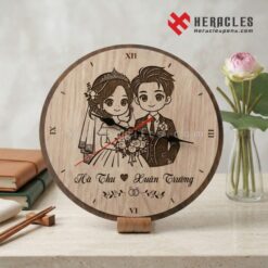 Đồng hồ gỗ quà tặng cưới – Món quà lưu giữ yêu thương theo năm tháng 26 Đồng hồ gỗ quà tặng cưới màu gỗ óc chó trầm ấm tạo nên vẻ đẹp cổ điển và quyền quý cho không gian sống của những cặp đôi yêu thích phong cách Vintage.