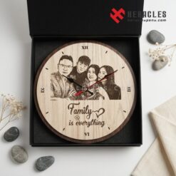 Đồng hồ gỗ quà tặng cưới – Món quà lưu giữ yêu thương theo năm tháng 9 Sản phẩm đồng hồ gỗ thủ công mỹ nghệ Việt Nam làm quà chia tay người nước ngoài mang đậm bản sắc văn hóa dân tộc truyền thống vô cùng ý nghĩa và tinh tế.