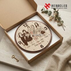 Món quà cưới bằng đồng hồ gỗ tự nhiên thiết kế theo yêu cầu riêng giúp bạn tạo nên sự khác biệt và ấn tượng sâu sắc đối với cô dâu chú rể ngày chung đôi.