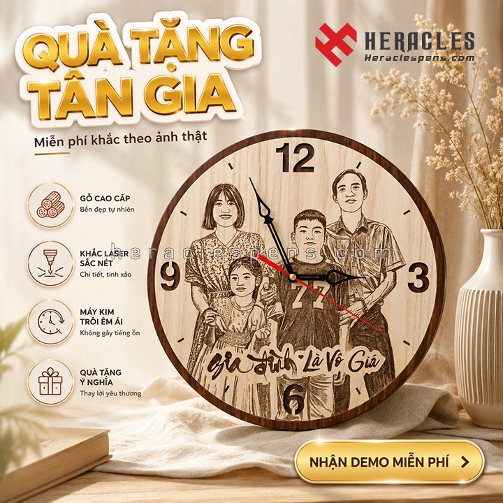 Quà tặng tân gia ý nghĩa là đồng hồ gỗ cao cấp khắc hình ảnh gia đình sắc nét bằng công nghệ laser hiện đại.