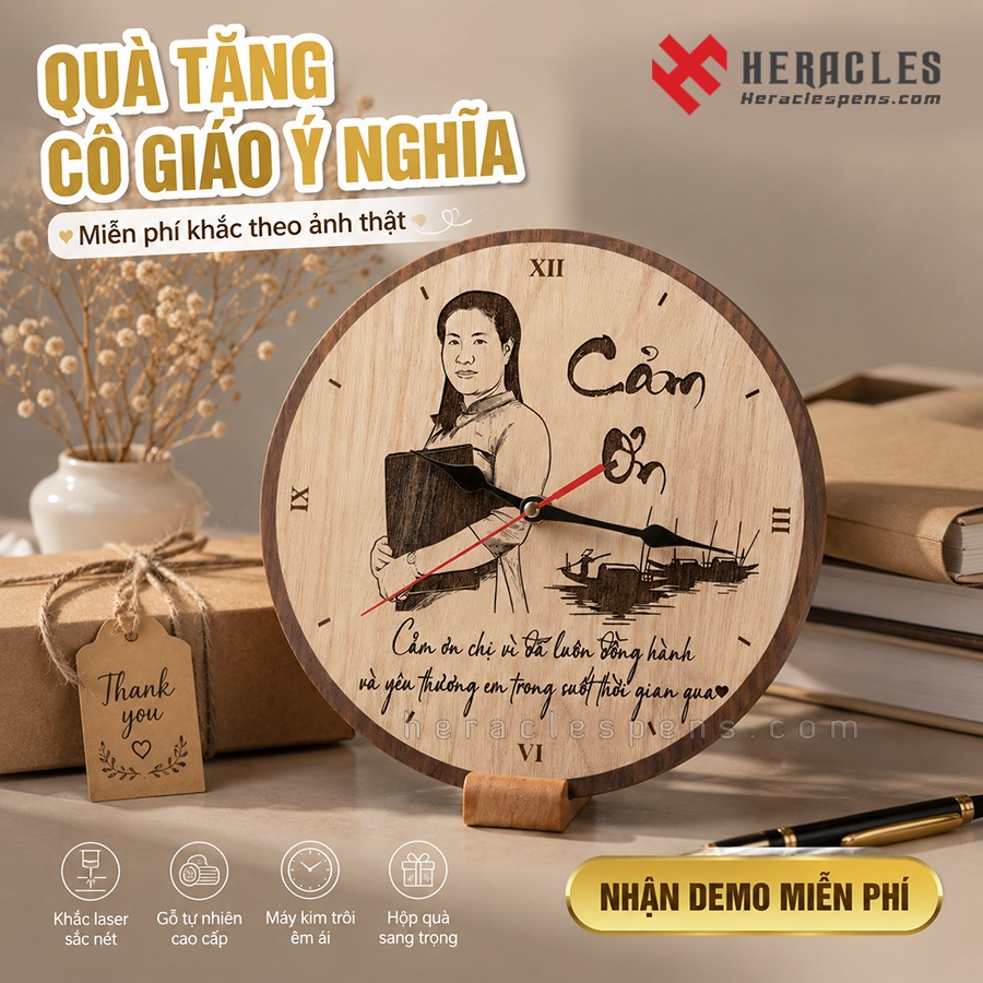 Quà tặng tri ân cô giáo chủ nhiệm là chiếc đồng hồ gỗ khắc laser tên và lời chúc ý nghĩa kèm hộp quà sang trọng giúp gắn kết tình cảm giữa cô và trò lớp.