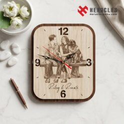 Đồng hồ gỗ khắc tên hình ảnh làm quà tặng người nước ngoài độc đáo từ Heracles mang đậm nét dấu ấn văn hóa Việt Nam làm kỷ niệm ý nghĩa sâu sắc này.